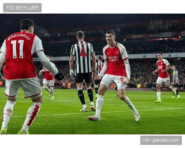 曼联在英超复兴之路上表现稳健，重回巅峰的关键因素分析