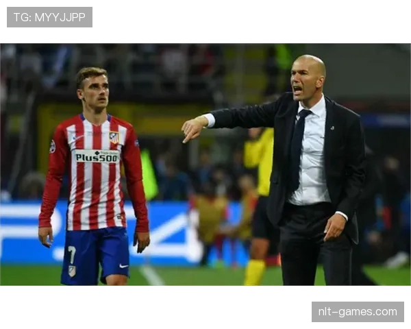 格列兹曼与齐达内等法国足坛前辈交流互动